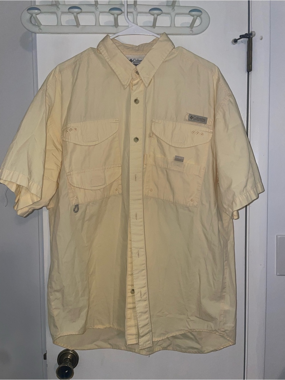 Columbia Men’s Fishing Short-Sleeve Button-Down Shirt in Pale Yellow